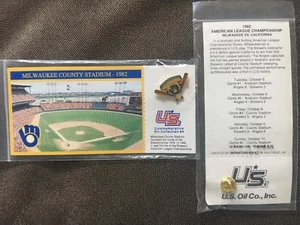 Spilla commemorativa Milwaukee Brewers COUNTY STADIUM 1982 AL CHAMPIONS U.S. OIL CO - Foto 1 di 2