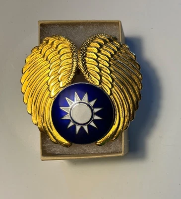 DE COLECCIÓN ORIGINAL WW2 FUERZA AÉREA NACIONALISTA CHINA TONO DORADO SOMBRERO PILOTO INSIGNIA Foto 1 de 3