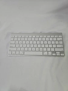 Apple A1314 Wireless Keyboard - Picture 1 of 7
