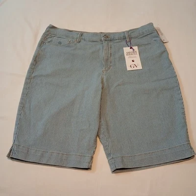 Gloria Vanderbilt Amanda Bermuda Women's Size 16 Twill Shorts Blue White NWT - Image 1 of 4