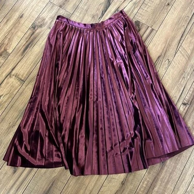 Banana Republic size 6 maroon velvet pleated skirt Foto 1 de 3
