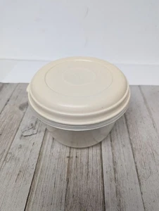 Vintage Rubbermaid Servin Saver #2 Round 4 Cup Food Container Almond Lid - 1 - Picture 1 of 11