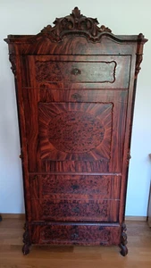 Kleiderschrank massiv dunkel gebeizt mit verstellbaren Fächern und Schublade - Bild 1 von 8