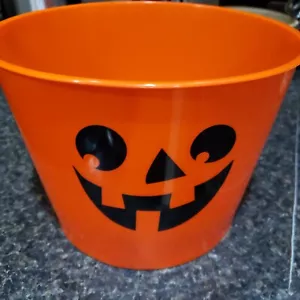 Halloween LIGHT UP Bucket - Light Up Trick or Treat Buckets Safety Light Pumpkin - Picture 1 of 9