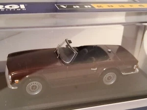 1/43 TRIUMPH TR6 IN DAMSON, RHD OPEN TOP .. , VANGUARDS `CORGI` - Bild 1 von 1