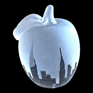 Silvestri Crystal Or Glass Big Apple Frosted And Clear Paperweight Skyline - Picture 1 of 5