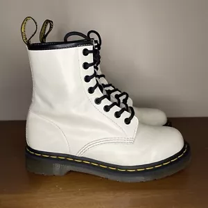 Doc Dr Martens Air Wair 11821 White Boots 8 Eyelet US Women’s Size 7 (EU 38) - Picture 1 of 10