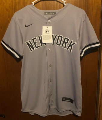 Nueva Camiseta Nike Aaron Judge New York Yankees Road Gris MUJERES Talla L Nueva con Etiquetas Foto 1 de 2