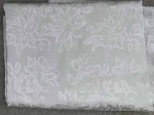 DAMASK TABLECLOTH POINSETTIA IVORY 59 X 82 - Picture 1 of 3