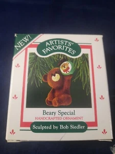 Hallmark Artists’Favorites Beary Special handcrafted ornament -1987 - Picture 1 of 8