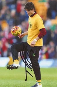 NORWICH: TIMM KLOSE SIGNED 6x4 ACTION PHOTO+COA - Picture 1 of 1