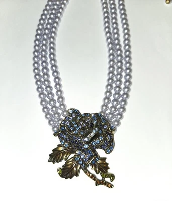 Collar HEIDI DAUS NUEVO SIN ETIQUETAS Firmado Cristal Púrpura Tres Hilos Imitación Perla 24" Foto 1 de 4