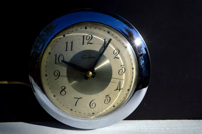 sessions cordklamp  electric   wall clock (parts or repair not working ) - Image 1 of 4