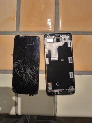 Motorola Edge 30 Neo rotto - Immagine 1 di 4