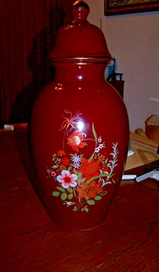 SEHR SCHÖNE GROSSE  VASE - WEINROT MIT BLUMEN DEKOR UND DECKEL - ca 40 cm - Bild 1 von 8