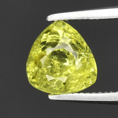 💎 1.19ct 6x5.8mm Trillion Natural Yellowish Green Grossular Garnet - Mali Gem - Image 1 of 4