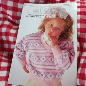 😇 Patons 839 Handknits 5 Ply Children Knitting Pattern 8 Patterns Size 2-10 - Picture 1 of 22