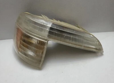 Оригинальный правый угловой указатель поворота для Ford Explorer 1995-2001 годов выпуска - Изображение 1 из 4