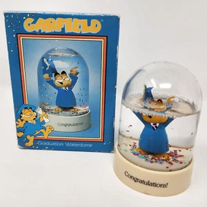 Vintage 1981 Enesco Garfield Abschluss Wasserkugel Glückwunsch Konfetti Schnee - Bild 1 von 13