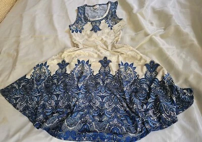 Nuevo con etiquetas Vestido Lularoe Nicki Pequeño 💙 Azul Marino Denim Blanco 💙 Ombre Cachemira Sumergida Foto 1 de 4