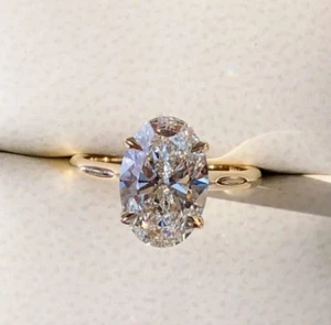 Anillo de compromiso con punta de moissanita VVS1 de corte ovalado de 3 quilates de oro amarillo macizo de 10 quilates - Imagen 1 de 10