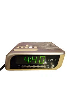 SONY FM/AM Uhr-Radio ICF-C205 Radiowecker, Batterie, gebraucht. - Bild 1 von 4