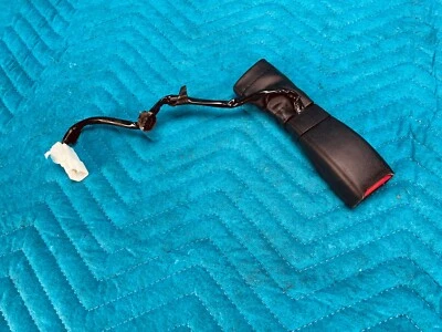 Пряжка ремня безопасности переднего водителя для Lexus SC430 черная 73230-24210 2005 2006 от оригинального производителя - Изображение 1 из 4