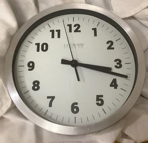 404-262626 La Crosse Uhr Co. 10 Zoll Metall Analog Quarz Wanduhr - Bild 1 von 3
