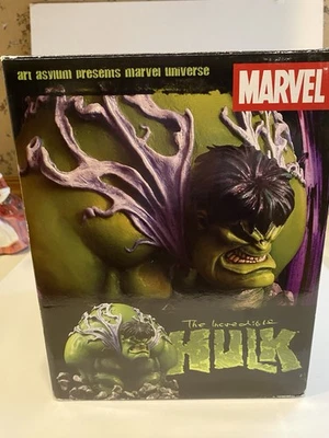 Estatua de El Increíble Hulk Marvel Art Asylum Limited # 462 de 2500 Foto 1 de 4