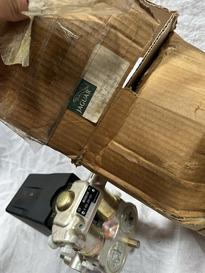 Modulador de nivel de conducción módulo ABS Jaguar XJ6 1988-89 Foto 1 de 4