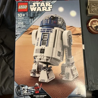 LEGO Star Wars: R2-D2 (75379) - Image 1 of 4