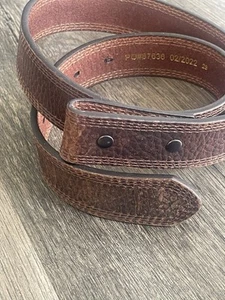 Cinturón de cuero Ariat marrón talla 28 clásico occidental sin hebilla NUNCA USADO - Imagen 1 de 4