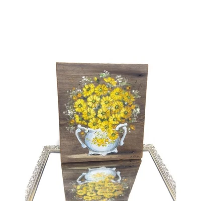 Винтажный подписанный желтый цветочный натюрморт на деревянной доске, загородный коттедж Farmho - Изображение 1 из 4