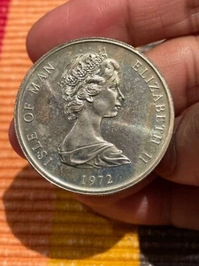 ISLE OF MAN 1972 QUEEN ELIZABETH II COIN 25p - Picture 1 of 2