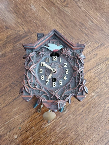 VINTAGE LUX CLOCK MFG. CO. INC CUCKOO CLOCK WATERBURY CONN. USA W/BIRD NO KEY Cover