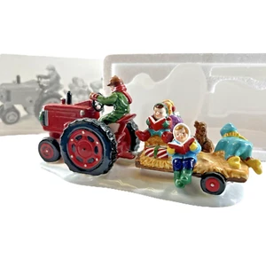 DEPT 56 Caroling at the Farm, Snow Village, 5463-1 Christmas Village Vintage - Picture 1 of 4