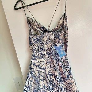 Adorable Silky, Summer Dress New It Tags size large - Picture 1 of 4