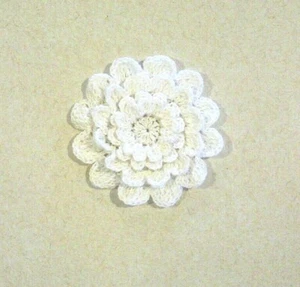 Gehäkelt irisierend weiß 4-lagig Mama Blumen Applikation Medium Quilten Nähen  - Bild 1 von 2