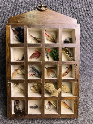 COLECCIÓN DE SEÑUELOS F LY ROD DE COLECCIÓN de 20 SEÑUELOS PELO DE CIERVO / OTROS SEÑUELOS CAÑA DE MOSCA CON EXHIBICIÓN Foto 1 de 4