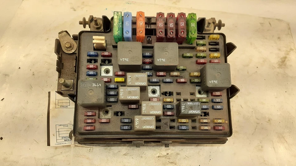 Used Fuse Box fits: 2000 Gmc Yukon xl 1500  Grade A - Image 1 of 4