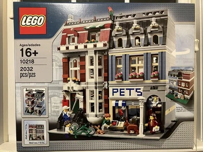 LEGO 10218 Creator Pet Shop - Image 1 of 2