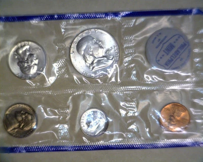 1961, 1962, MINT SETS START AT SILVER VALUE - Image 1 of 4