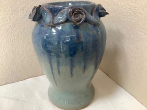 Rare Peppertown Pottery Blue Drip Floral Art Signed Riley Vintage Mississippi - Picture 1 of 7