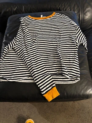 Camiseta Dividida Med Damas Manga Larga Med Estudio Armario Venta Foto 1 de 3