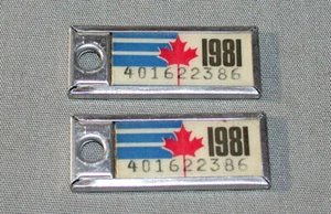 1981 Quebec Canadá Set Par de Amplificadores de Guerra Mini Placa Llavero Etiqueta - Imagen 1 de 2