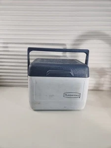 VTG 90's Rubbermaid Lunch Tote Cooler Blue White Aqua HTF #1806 6 Can Pack Gott - Picture 1 of 7