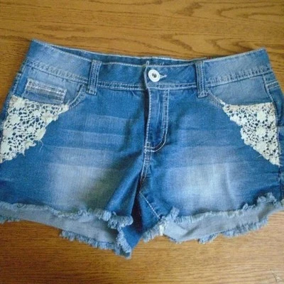 Amethyst Jeans Shorts Low Rise Size 11 NEW WITH TAGS measured waist 34" - Image 1 of 4