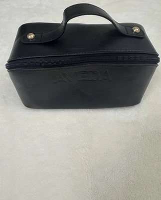 Aveda Viaje Negro Estuche Cremallera Bolsa Maquillaje Aprox 4.5” H x 9” W Foto 1 de 4