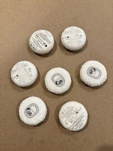 NUOVO set di 7 saponette rotonde Diptyque Philosykos 30 g / 1,06 oz ciascuna Saint Germain - Foto 1 di 4