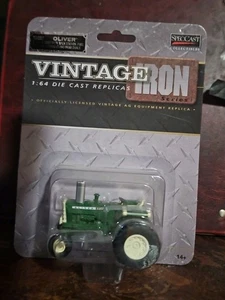 1/64 Oliver 2255 2WD with Duals & Fender Tanks SCT462 - Picture 1 of 2